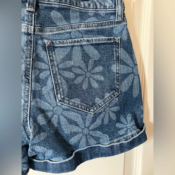 SO Brand High Rise “Mom” Jean Flower Short Junior Size 1/25W - Picture 8 of 12